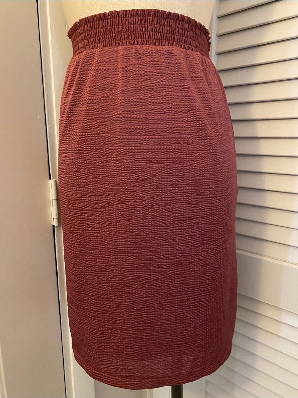 Leota Smocked Waist Pencil Skirt in Mauve- Size XL